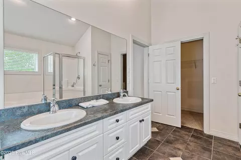 Bath - 759 Ridge Point Dr, Corolla, NC 27927 photo 2 of 4