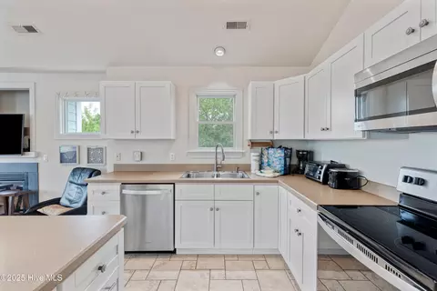 Kitchen - 759 Ridge Point Dr, Corolla, NC 27927 photo 4 of 6