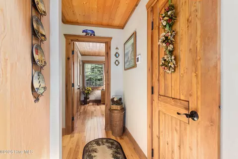 Entry Way - 1070 Burger Rd, Murphy, NC 28906 photo 3 of 5