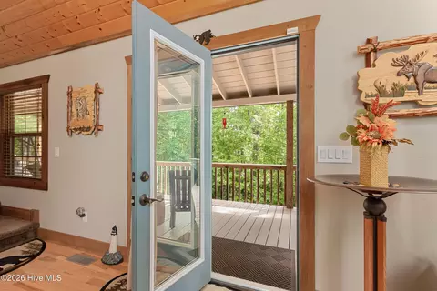 Entry Way - 1070 Burger Rd, Murphy, NC 28906 photo 2 of 5