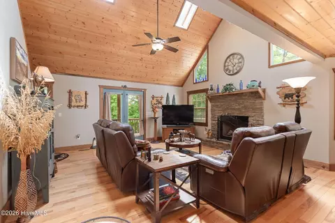 Living - 1070 Burger Rd, Murphy, NC 28906 photo 1 of 2