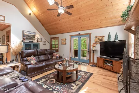 Living - 1070 Burger Rd, Murphy, NC 28906 photo 2 of 2