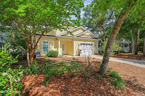 107 SE 35th St, Oak Island, NC 28465