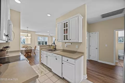 Kitchen - 130 Azalea Dr, Hampstead, NC 28443 photo 1 of 2
