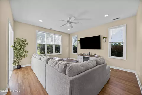 Living - 130 Azalea Dr, Hampstead, NC 28443 photo 1 of 2