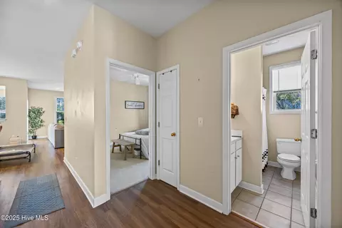 Entry Way - 130 Azalea Dr, Hampstead, NC 28443 photo 2 of 2