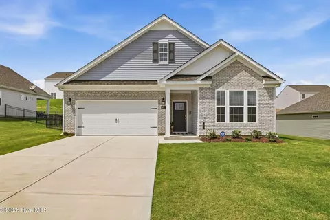 607 Pine Dune Ln, Aberdeen, NC 28315