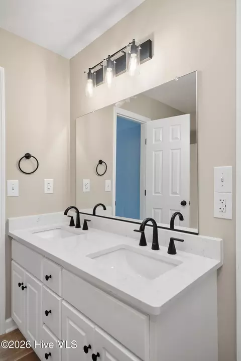 Bath - 542 Laniers Way, Evans, GA 30809 photo 9 of 10