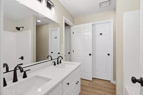 Bath - 542 Laniers Way, Evans, GA 30809 photo 8 of 10