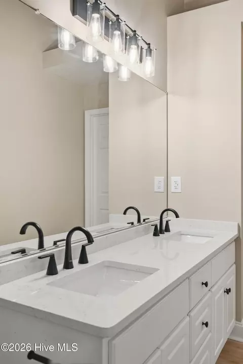 Bath - 542 Laniers Way, Evans, GA 30809 photo 4 of 10