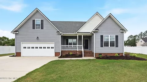 618 Broadmoor Ct, Grimesland, NC 27837