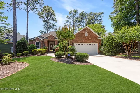 122 Belmont Ct, Southern Pines, NC 28387