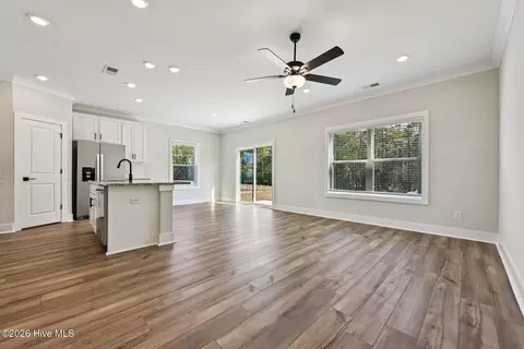 Living - 101 Commons View Dr, Hampstead, NC 28443 photo 1 of 3
