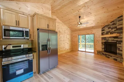 Living - 54 Hawthorne Ln, Murphy, NC 28906 photo 6 of 6