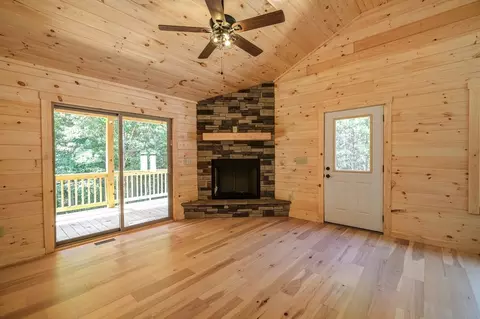Living - 54 Hawthorne Ln, Murphy, NC 28906 photo 4 of 6