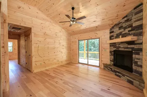 Living - 54 Hawthorne Ln, Murphy, NC 28906 photo 3 of 6