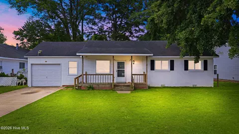 810 W Country Club Dr, Tarboro, NC 27886