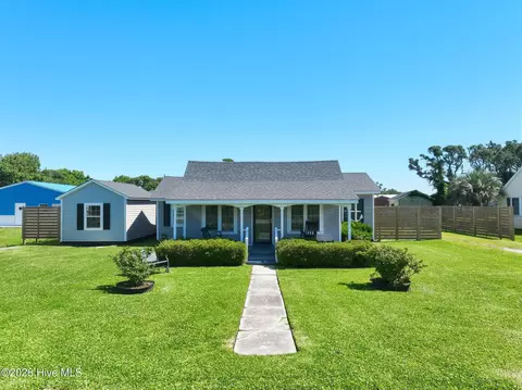 899 Island Rd, Harkers Island, NC 28531
