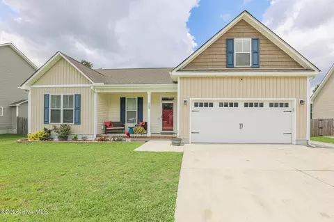 223 Holly Grove Ct E, Jacksonville, NC 28540