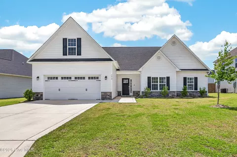 592 Appalachian Trl S, Jacksonville, NC 28546