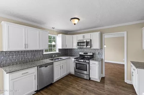 Kitchen - 3763 Winchester Trl, Martinez, GA 30907 photo 3 of 5