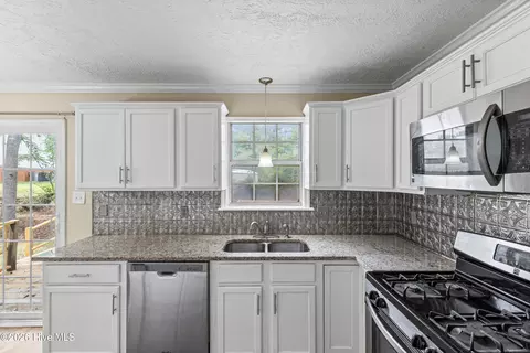 Kitchen - 3763 Winchester Trl, Martinez, GA 30907 photo 4 of 5