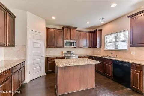 Kitchen - 308 Stablebridge Dr, Augusta, GA 30909 photo 2 of 3
