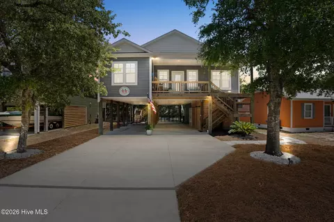 116 NE 12th St, Oak Island, NC 28465