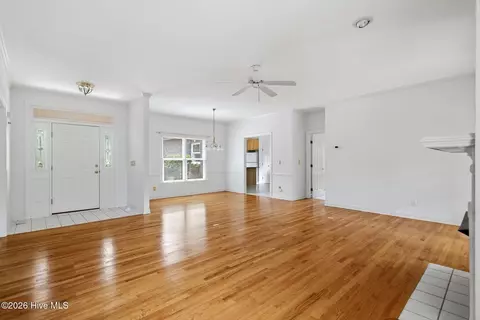 Living - 7 Riviera Dr, Pinehurst, NC 28374 photo 2 of 6