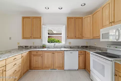 Kitchen - 7 Riviera Dr, Pinehurst, NC 28374 photo 4 of 4