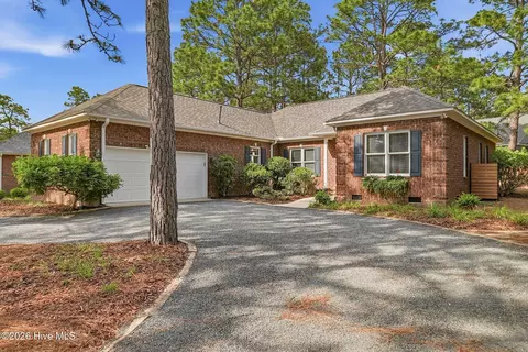 7 Riviera Dr, Pinehurst, NC 28374