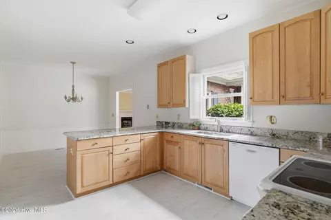 Kitchen - 7 Riviera Dr, Pinehurst, NC 28374 photo 3 of 4