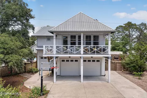 706 Tarboro Ave, Carolina Beach, NC 28428