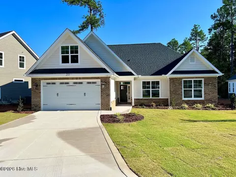 255 Luss Ln, Southern Pines, NC 28387