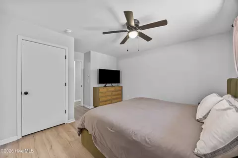 Bedroom - 303 Long Leaf Dr, Hampstead, NC 28443 photo 4 of 7
