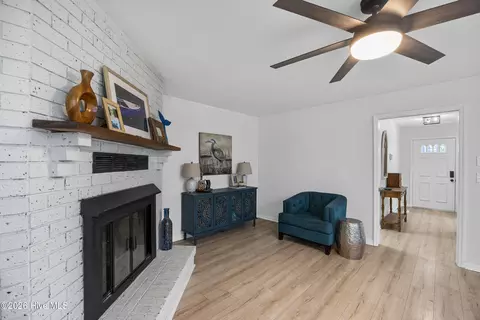 Entry Way - 303 Long Leaf Dr, Hampstead, NC 28443 photo 4 of 6