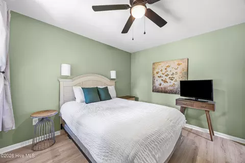 Bedroom - 303 Long Leaf Dr, Hampstead, NC 28443 photo 6 of 7