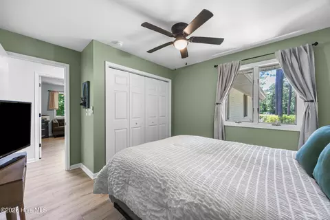 Bedroom - 303 Long Leaf Dr, Hampstead, NC 28443 photo 5 of 7