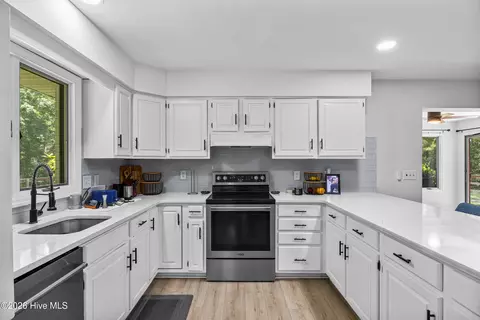 Kitchen - 303 Long Leaf Dr, Hampstead, NC 28443 photo 2 of 5