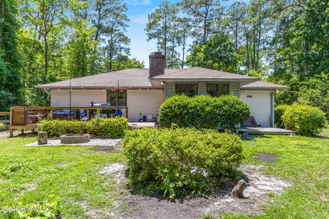 Exterior - 303 Long Leaf Dr, Hampstead, NC 28443 photo 8 of 10