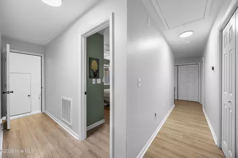 Entry Way - 303 Long Leaf Dr, Hampstead, NC 28443 photo 6 of 6