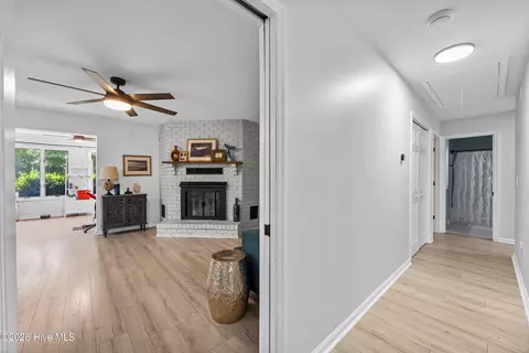 Entry Way - 303 Long Leaf Dr, Hampstead, NC 28443 photo 5 of 6
