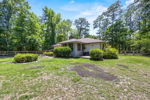 Exterior - 303 Long Leaf Dr, Hampstead, NC 28443 photo 9 of 10