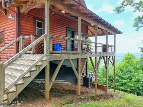 Exterior - 195 Grant Dr, Murphy, NC 28906 photo 9 of 25