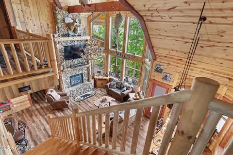 Entry Way - 195 Grant Dr, Murphy, NC 28906 photo 5 of 7