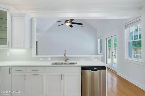 Kitchen - 23 Stonegate Cir, Hampstead, NC 28443 photo 9 of 9