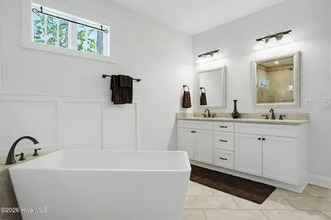 Bath - 23 Stonegate Cir, Hampstead, NC 28443 photo 2 of 7