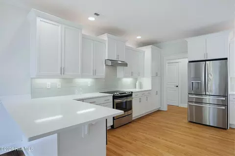 Kitchen - 23 Stonegate Cir, Hampstead, NC 28443 photo 3 of 9