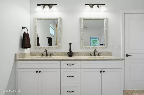 Bath - 23 Stonegate Cir, Hampstead, NC 28443 photo 3 of 7
