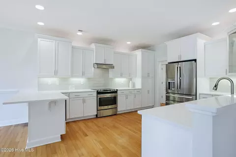 Kitchen - 23 Stonegate Cir, Hampstead, NC 28443 photo 1 of 9